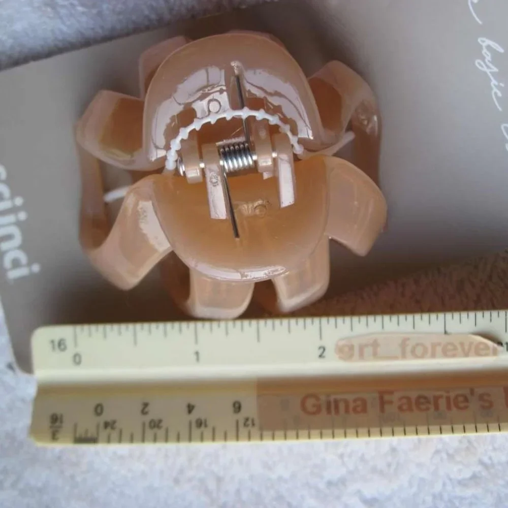 Scunci Basic Truth Beige Blonde Medium Spider Octopus Plastic Jaw Claw Clip 2.5